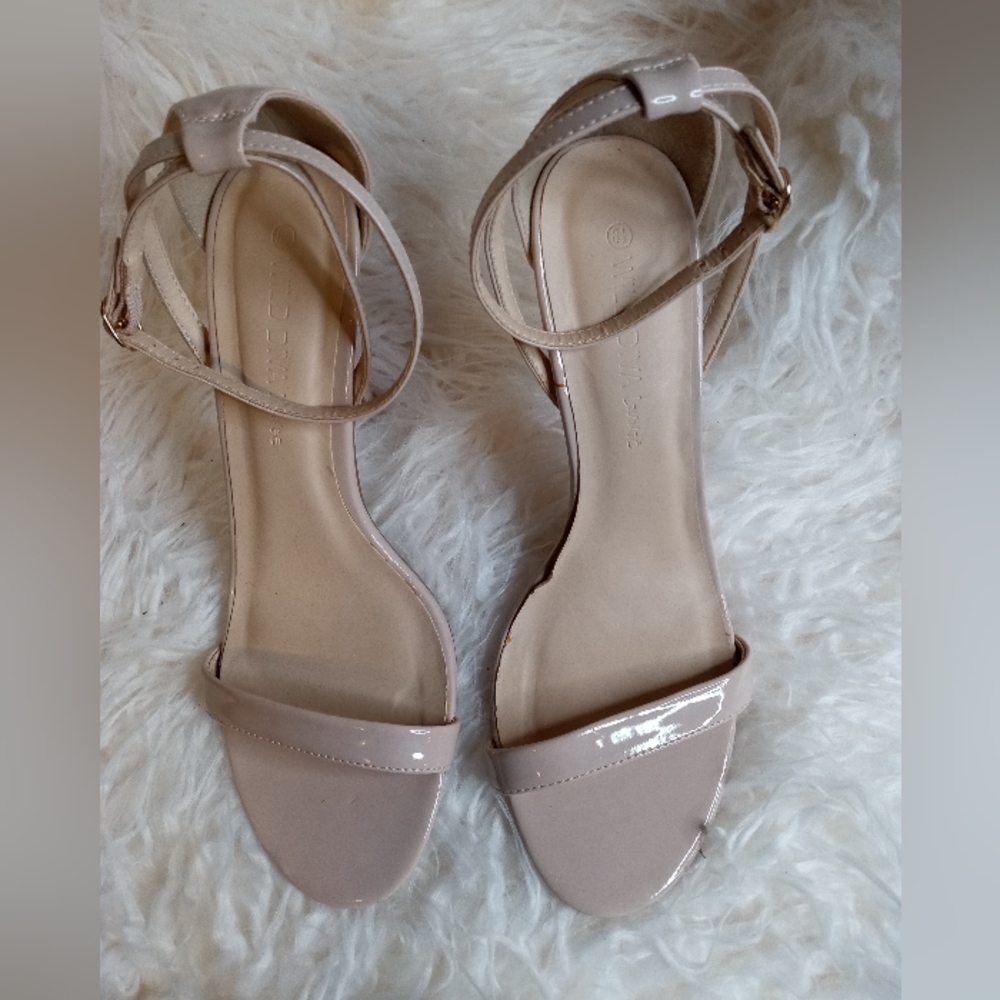 Wild Diva🔥Lounge Heels 8.5 Nude Tan - Picture 2 of 3